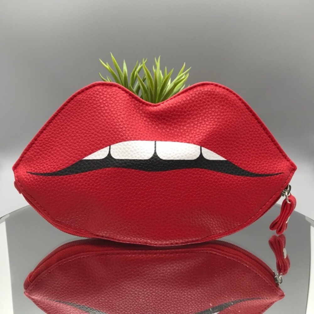 3-Piece NYX Professional Makeup Kit with Wristlet! - Picture 2 of 7